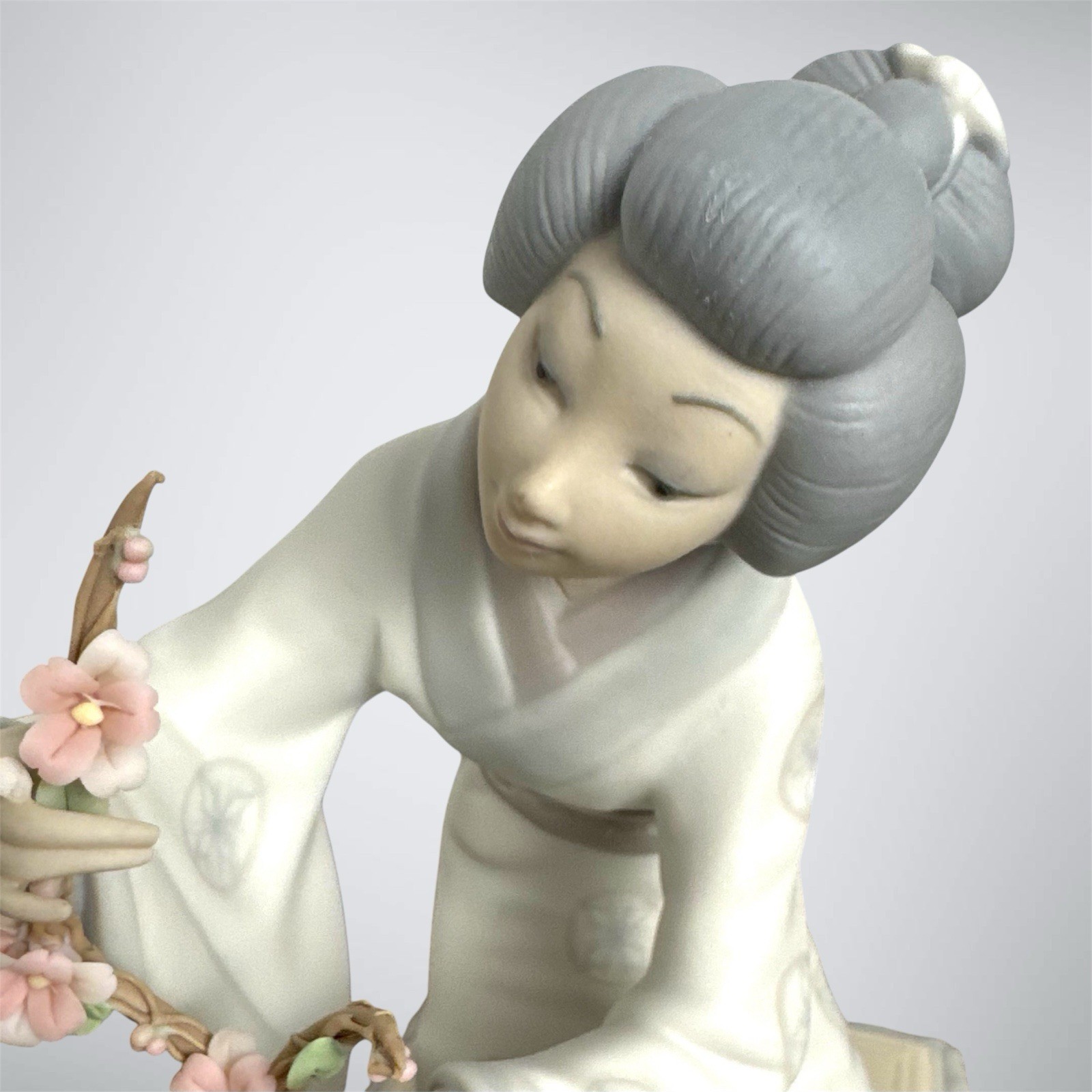 Lladro Geisha Japanese Flower Arranger #4840 Matte finish (1971-74)