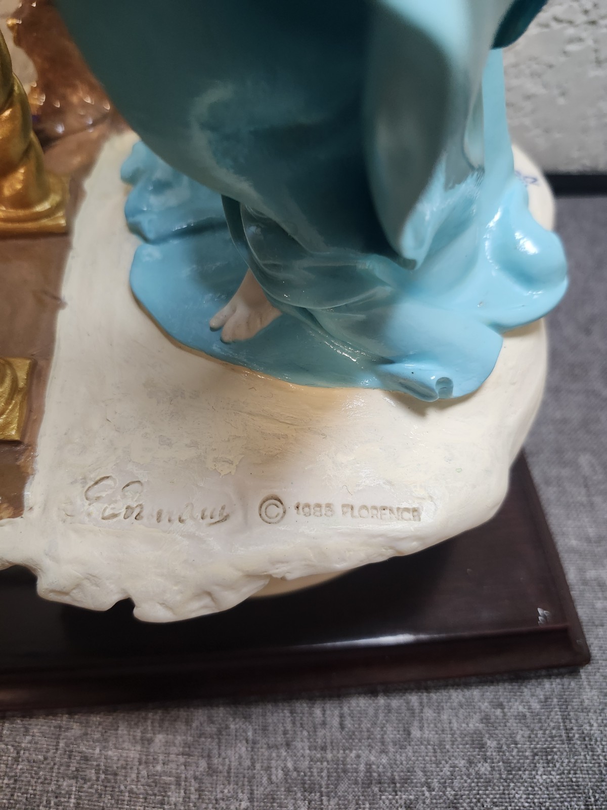 Florence Giuseppe Armani Signed 1985 Painted Porcelain Lady Figurine Wood Base