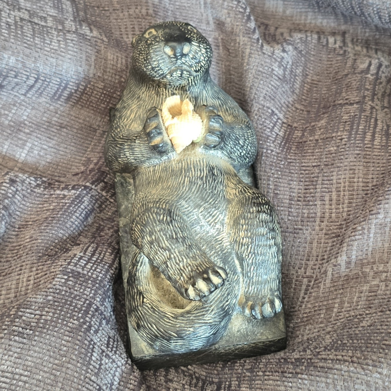 NUVUK CANADA Carved Textured Stone Otter Figurine on Base Holding Shell