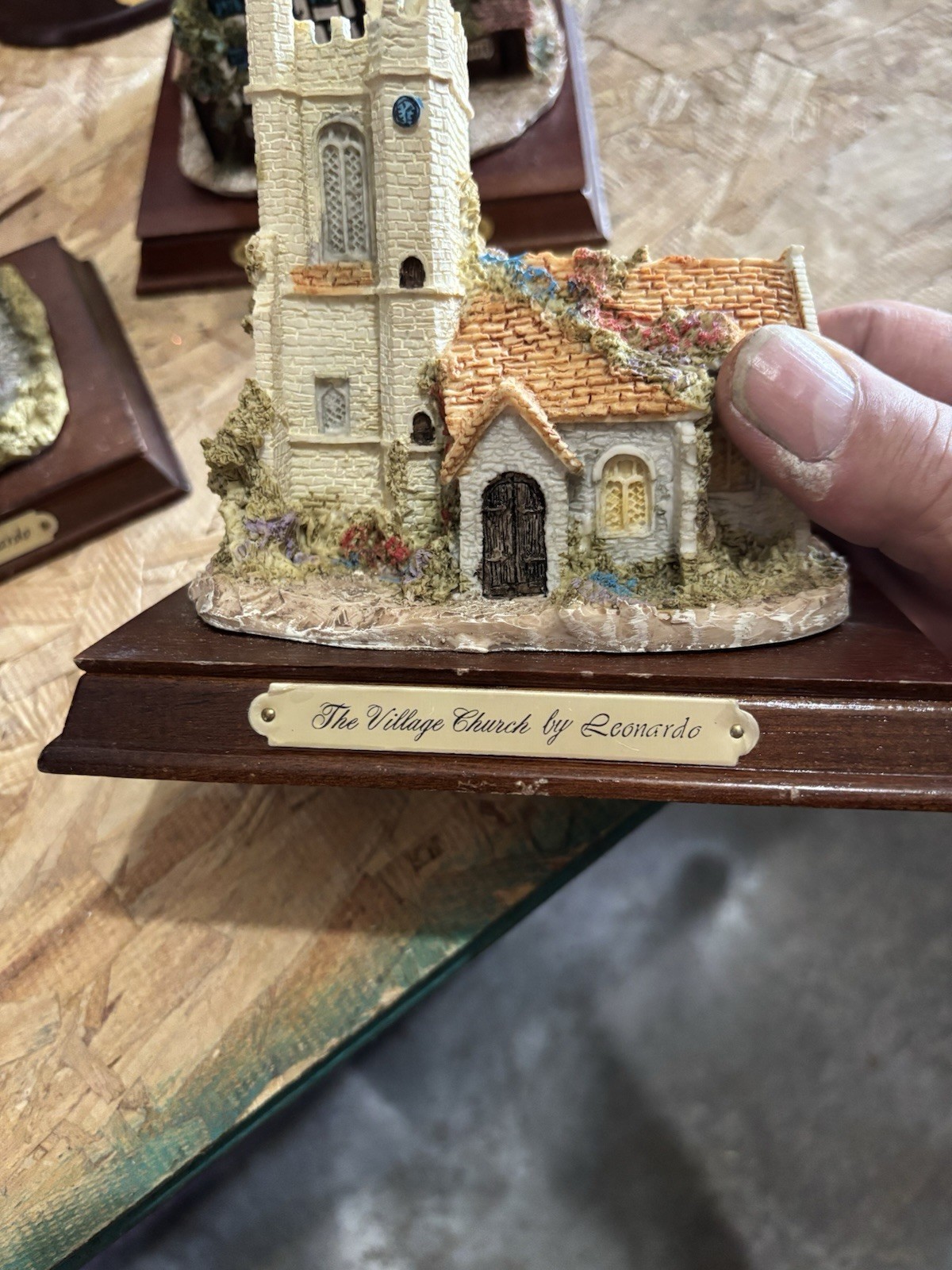 1986 Little Nook Village Set of 2 Pub LN-16 / Village Church LN-17 Heritage Mint