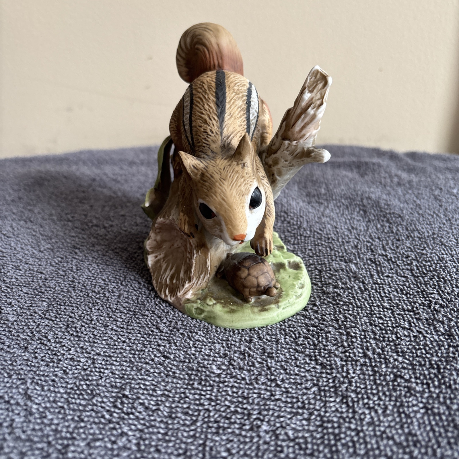 Vintage Homco Masterpiece Collection Chipmunk & Turtle on a Log Figurine # 8882