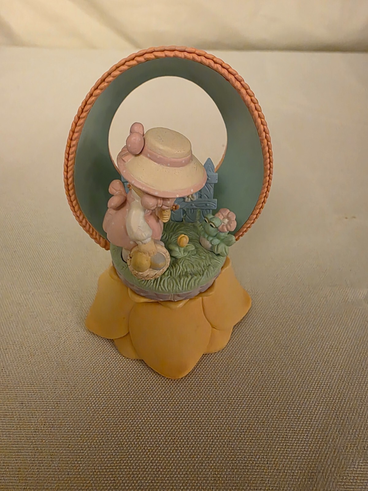 Precious Moments Easter Parade Rotating Music Box 567620 Enesco turns works