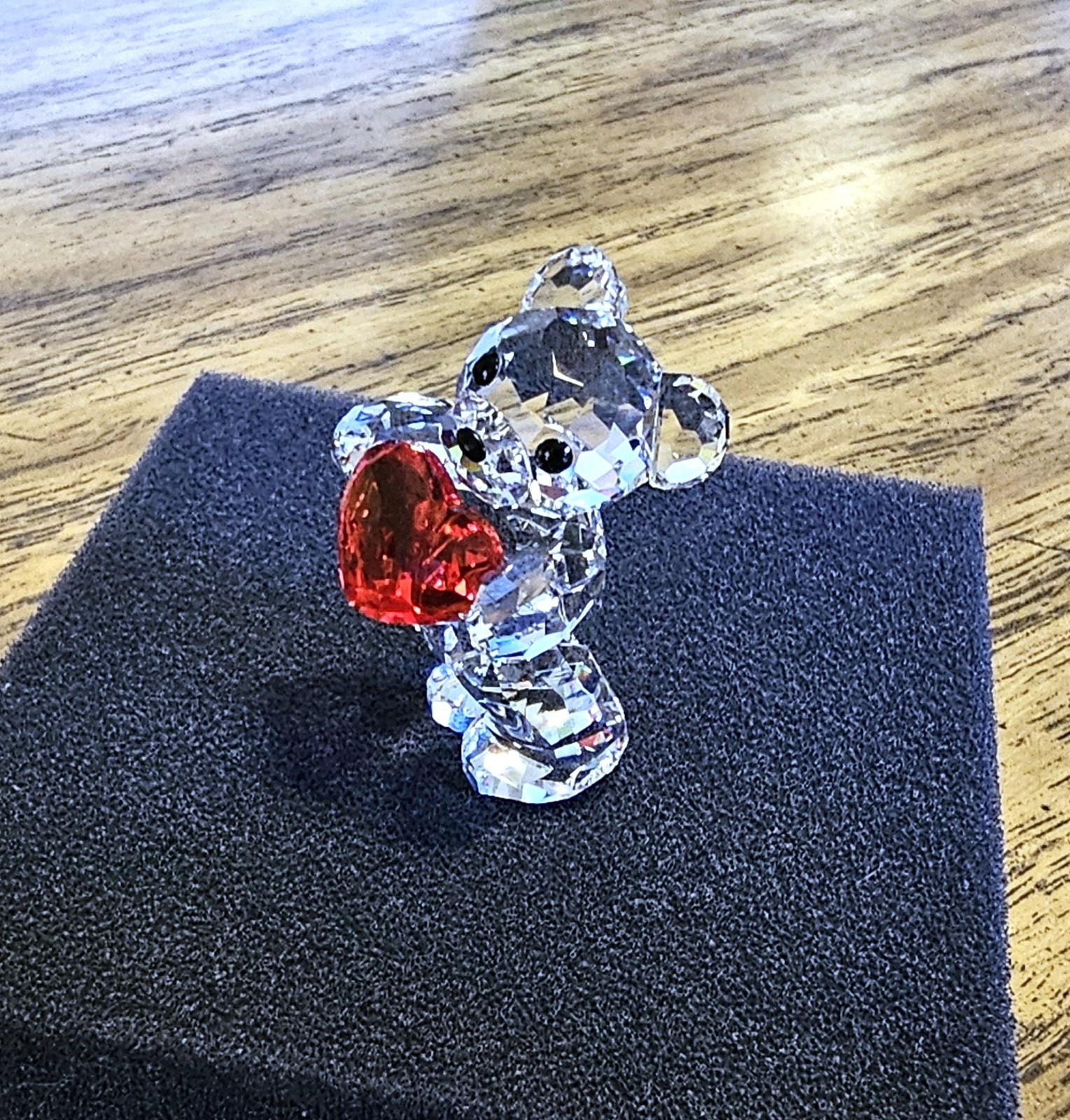 💘 Swarovski Crystal 2009 “A Heart For You” Kris Bear Figurine, w/ Red Heart NIB