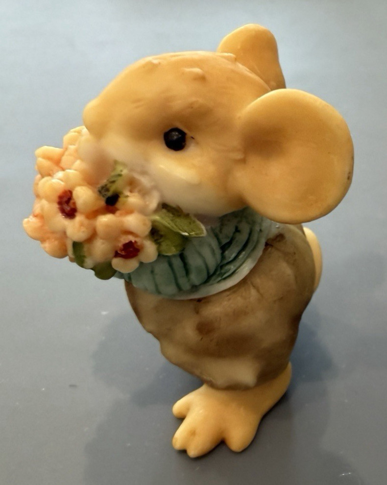 Vintage Ganz? Little Mouse With Bouquet of Flowers Unmarked