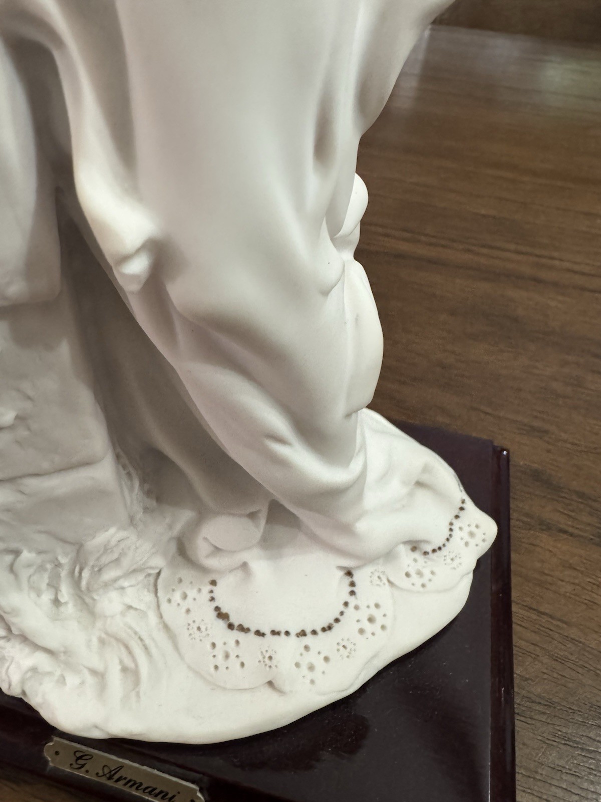 Stunning 1987 G. Armani “Lady with Doves” Capodimonte Porcelain Sculpture Italy