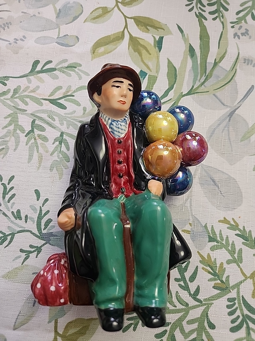 Old Man The Balloon Seller Vintage Figurine Statue Sitting – 1984