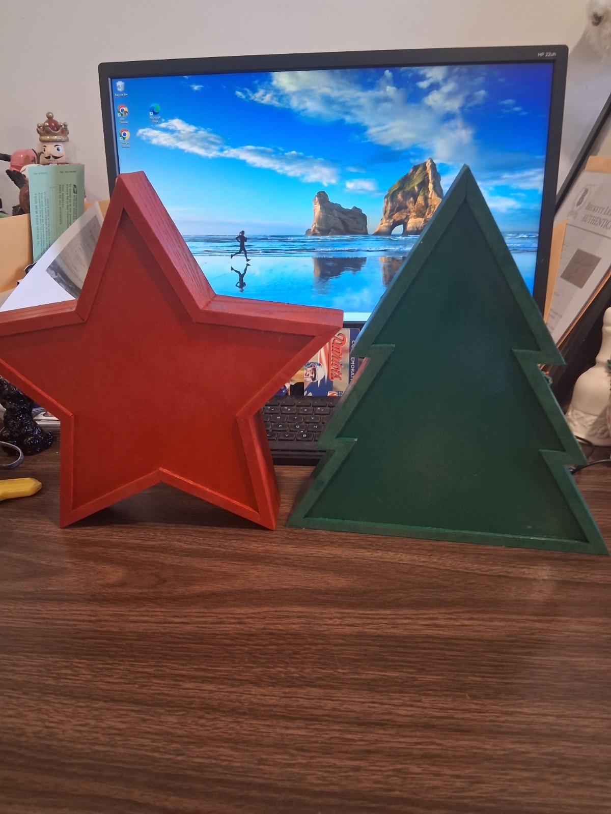 (SET OF 2) HORIZON 11″ WOODEN CARVED STAR & TREE, RED & GREEN SHAPED BOXES