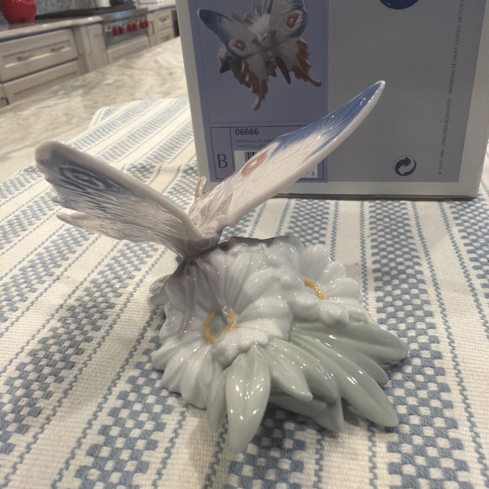 Lladro 6666 Graceful Landing w/ Original Box – Perfect Condition