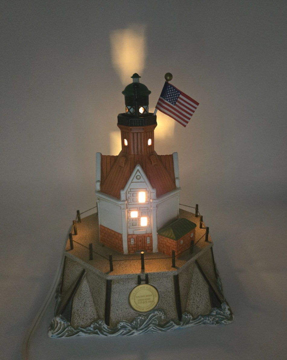 LEFTON RACINE REEF LIGHTHOUSE LIMITED EDITION WORKING LARGE – SMOKE FREE HOME
