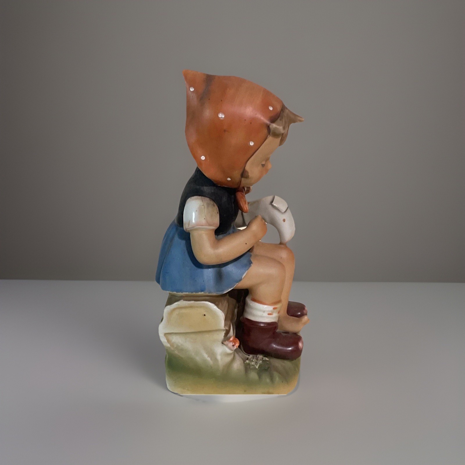 Erich Stauffer Designed Figurine Little Mender Ceramic Hummel 8.5 Inches Tall