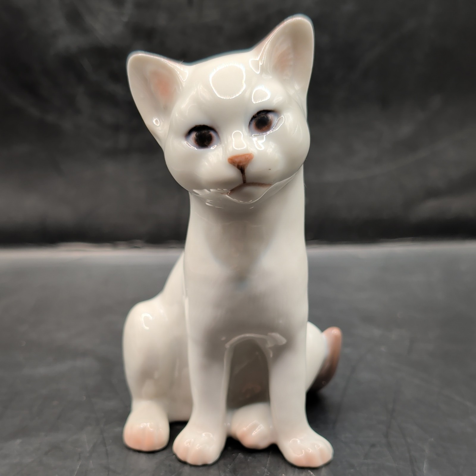 B&G Bing and Grondahl Sitting Siamese Cat Porcelain Figurine 2505 Signed VTG