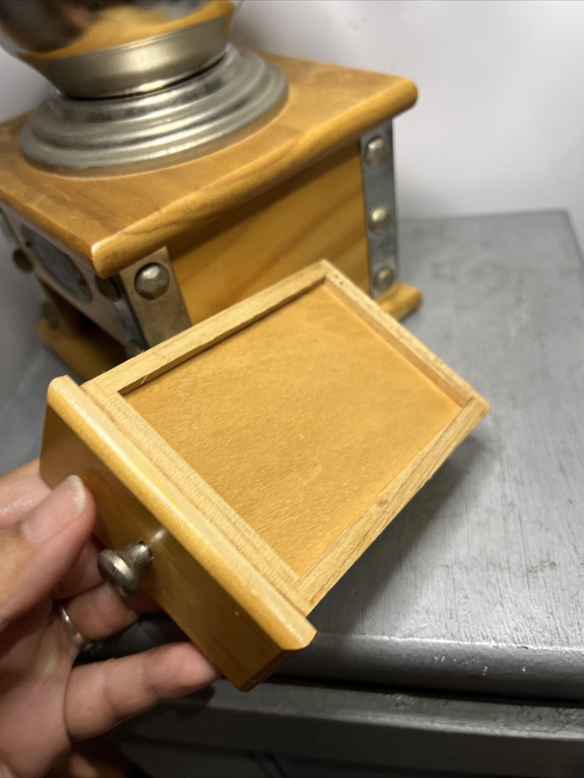 Coffee Grinder Collectable for Display unsure if its working.,