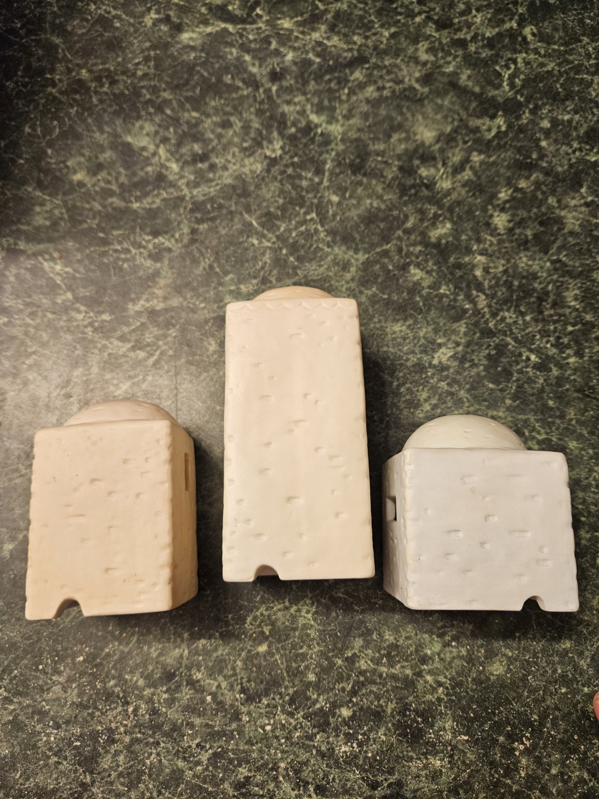 EUC Precious Moments 3 Buildings E 2387 (no Palm Tree or box)