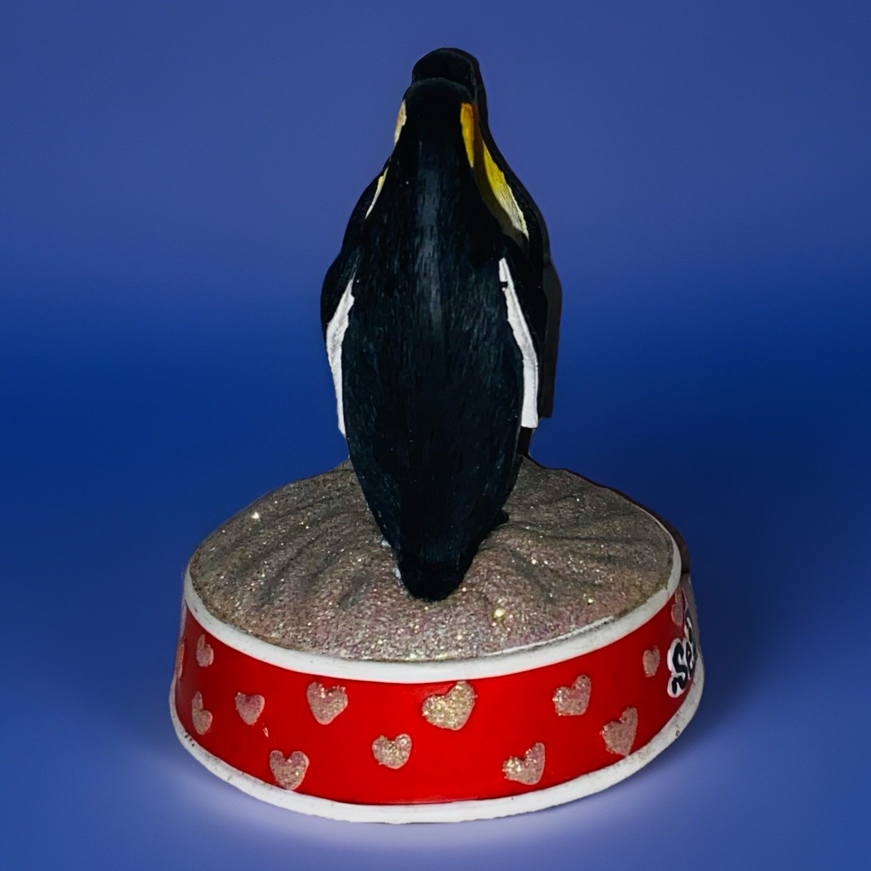 SeaWorld Parks Emperor Penguin Heart Shape Ceramic Figurine Excellent