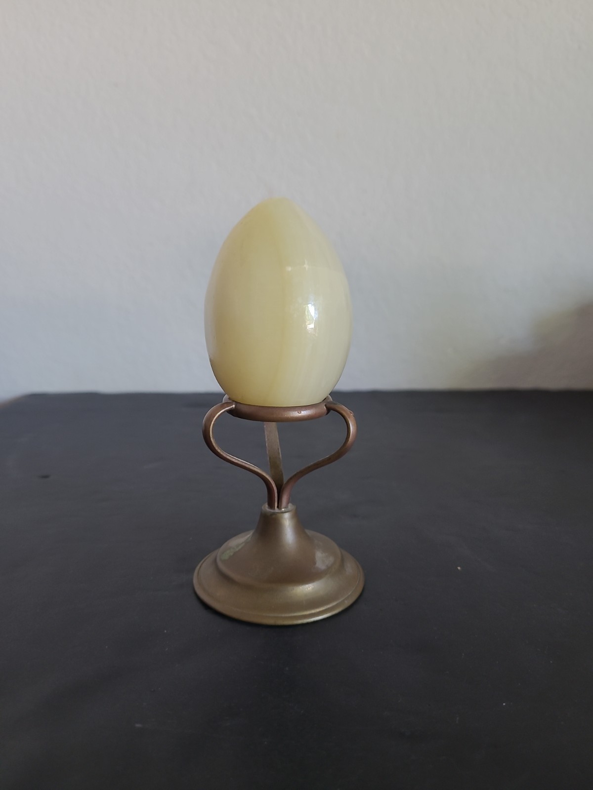 Vintage Polished Cream Onyx Stone Egg With Brass Stand