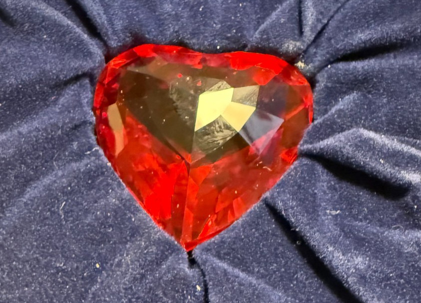 Swarovski RED Heart Paperweight Figurine Renewal Gift Boxed, Paperwork, MINT