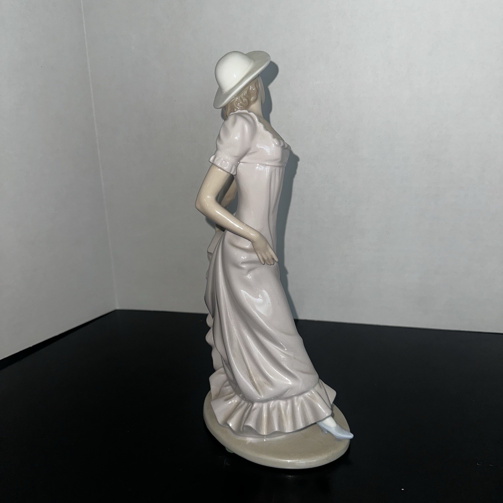 Lladro Nao Porcelain “Elegant Lady” 0764 Figurine (1980 Spain)