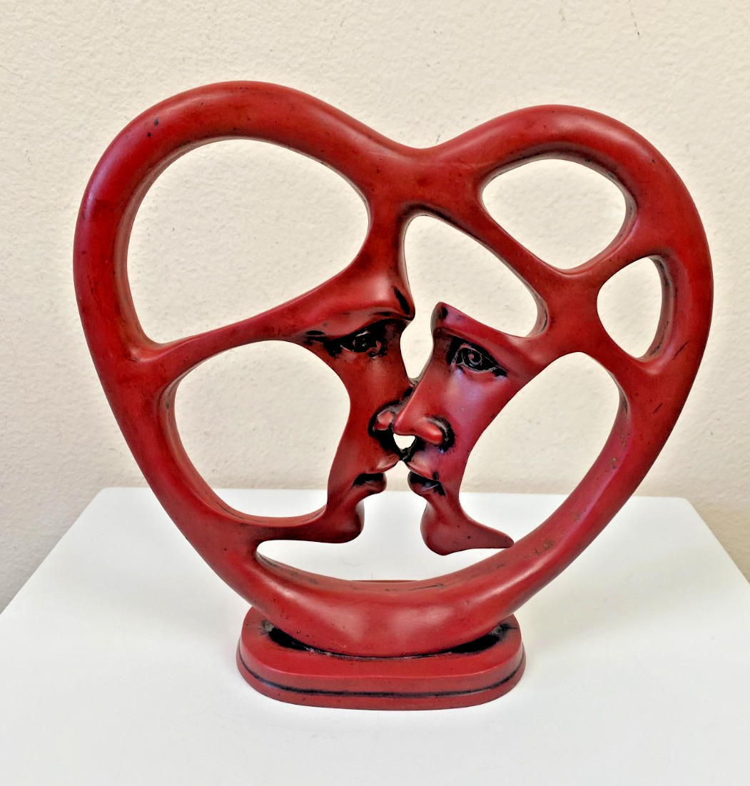 Handmade Lovers Sculpture Red Resin Kissing Heart Shape Silhouette 10.5″x10.5″