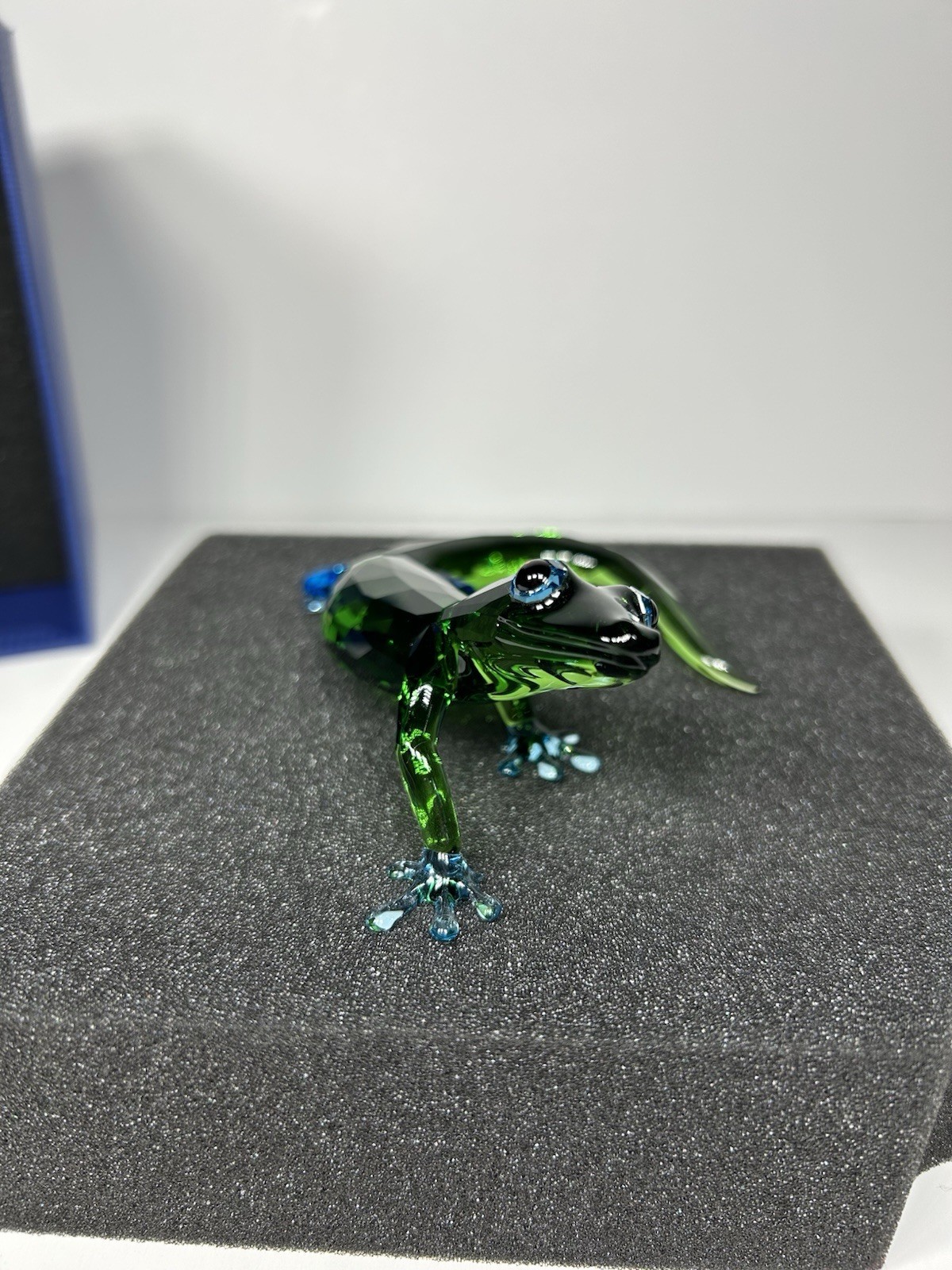 NIB Swarovski Gecko Lizard Nature Inspired Bright Green Crystal Figurine 5275511