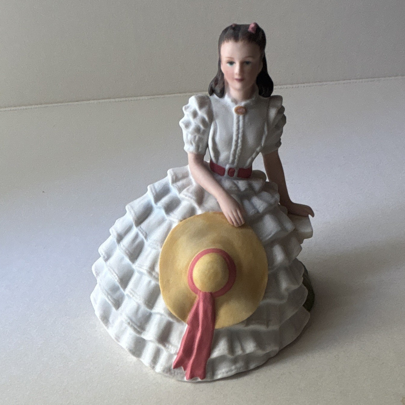 Avon Images of Hollywood Scarlett O’Hara Porcelain Figurine 1983 Hand Painted
