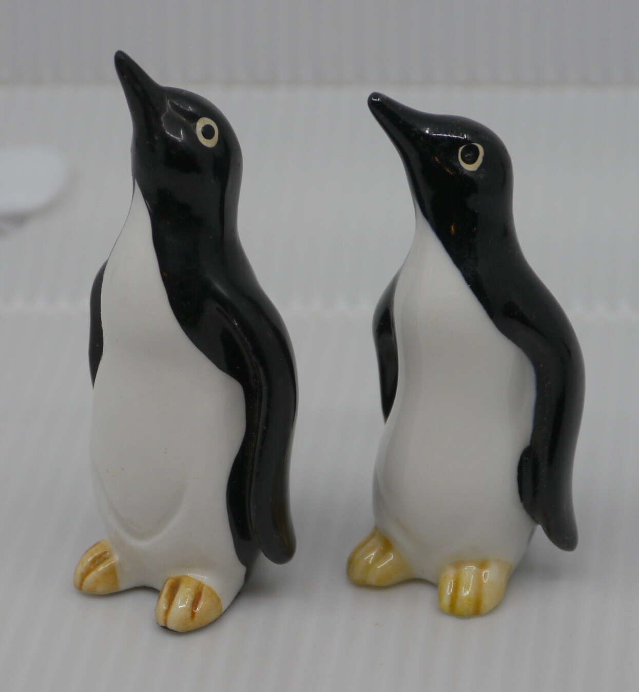 2 VINTAGE BONE CHINA PENGUIN FIGURINES, 3.25 INCHES, TAIWAN