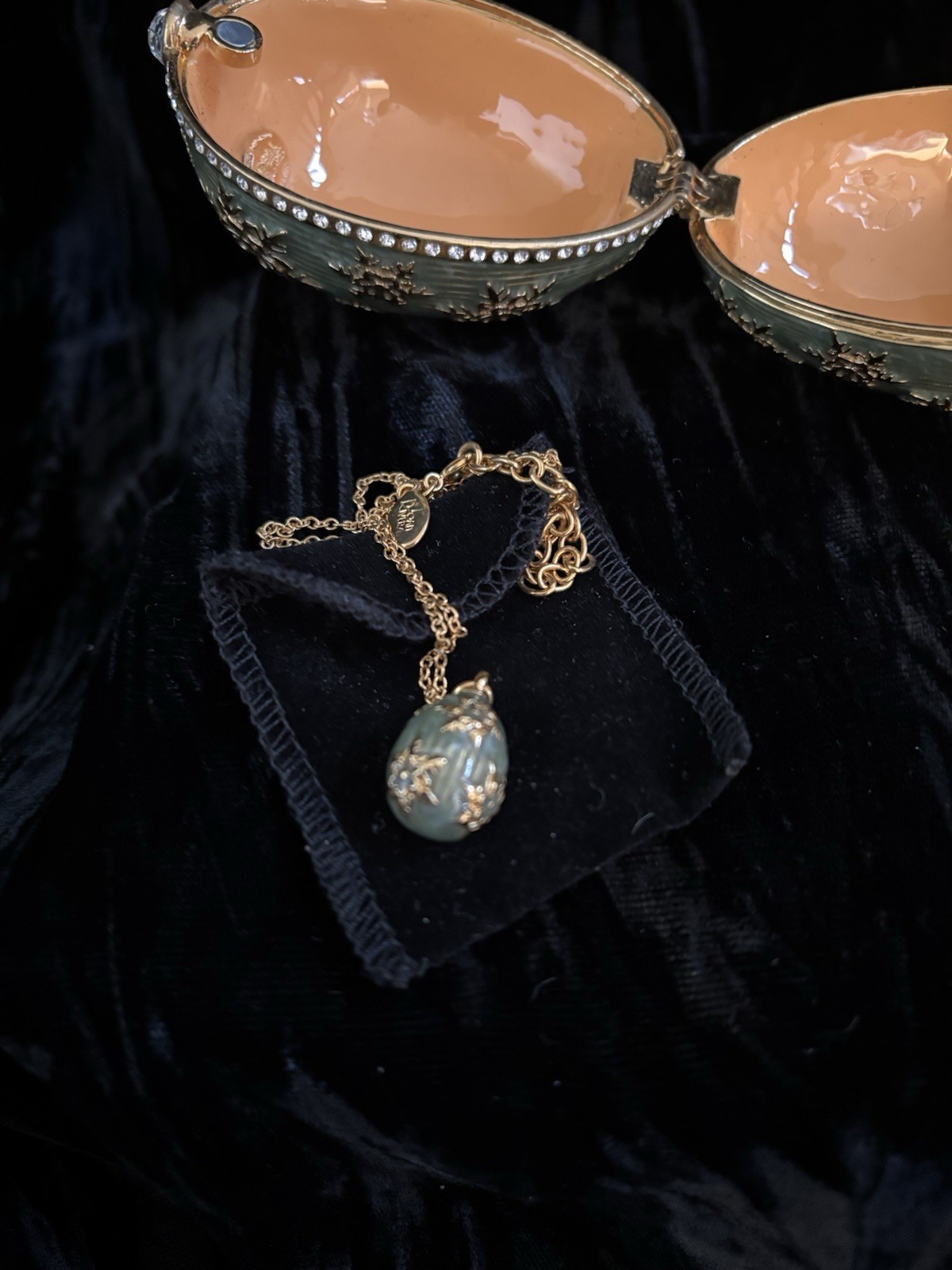 Joan Rivers NIB Limited Edition Tiny Treasures Egg Keepsake Box, With Necklace
