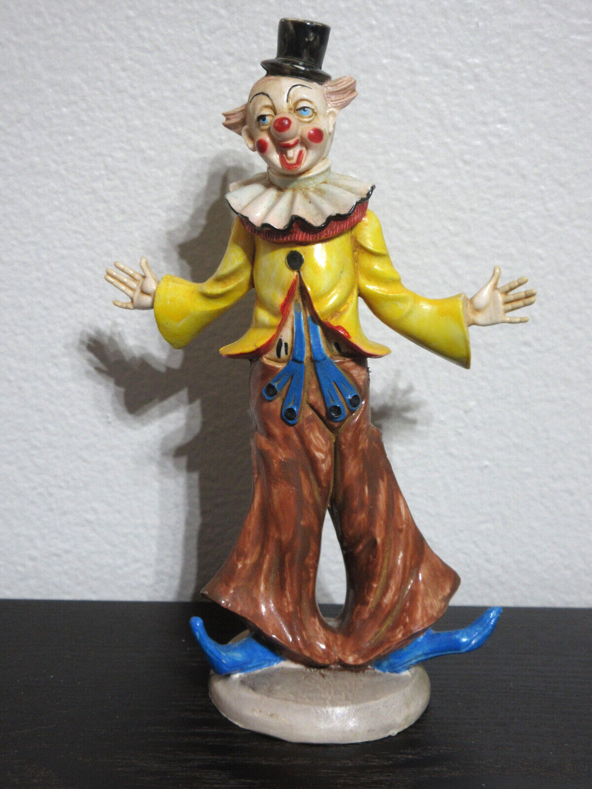 Vintage Italy Happy Clown Figurine Hard Resin 7 5/8″ Tall Arms Spread Wide