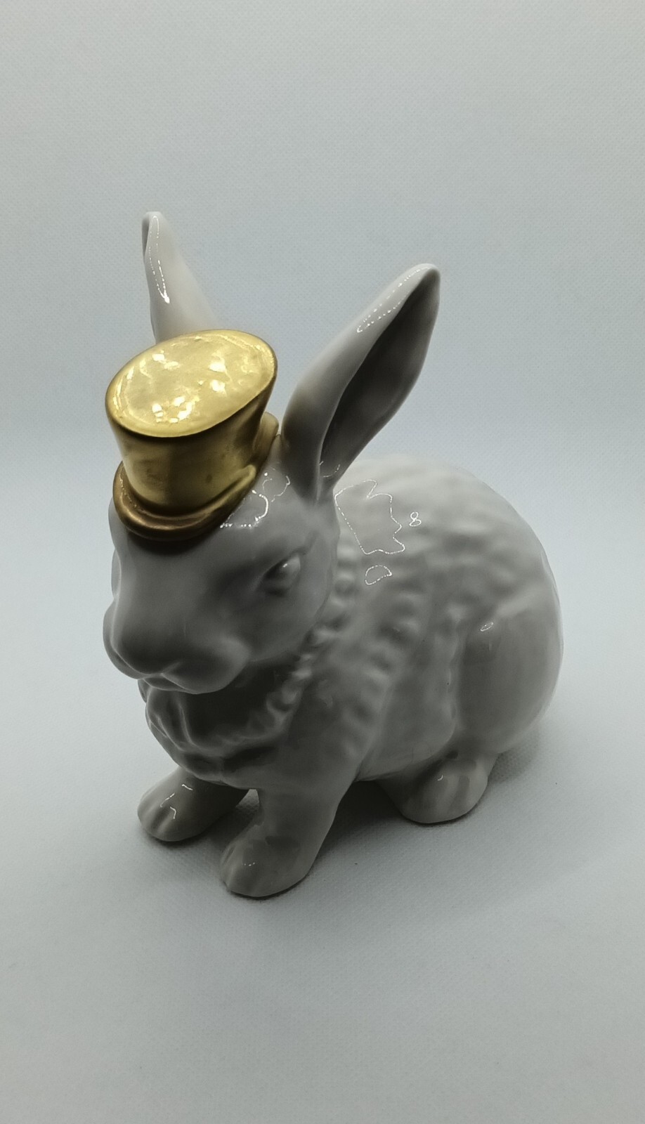 Villari antique gold bunny with cylinder