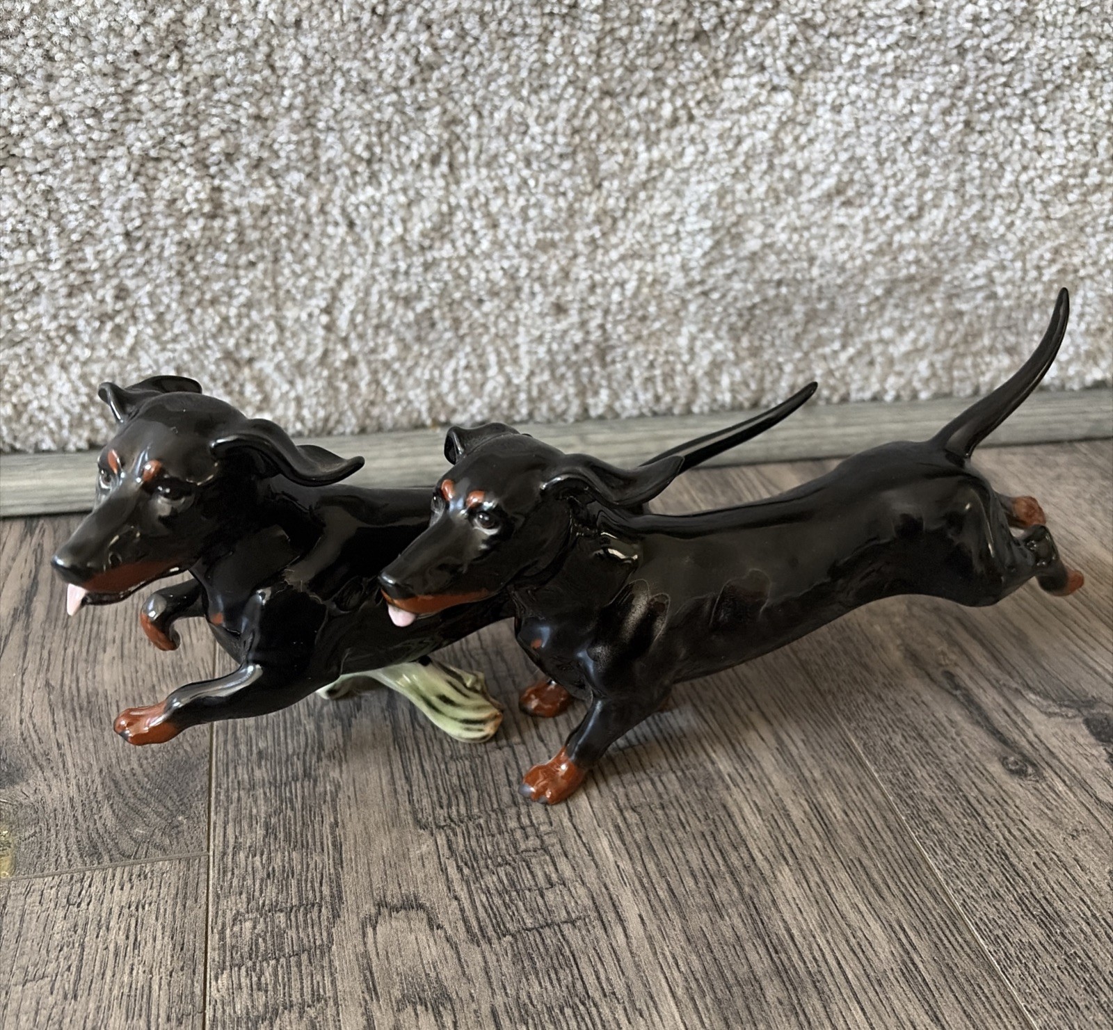 GOEBEL Germany 10″ Black & Tan DACHSHUND Porcelain Dogs Figurine Vtg