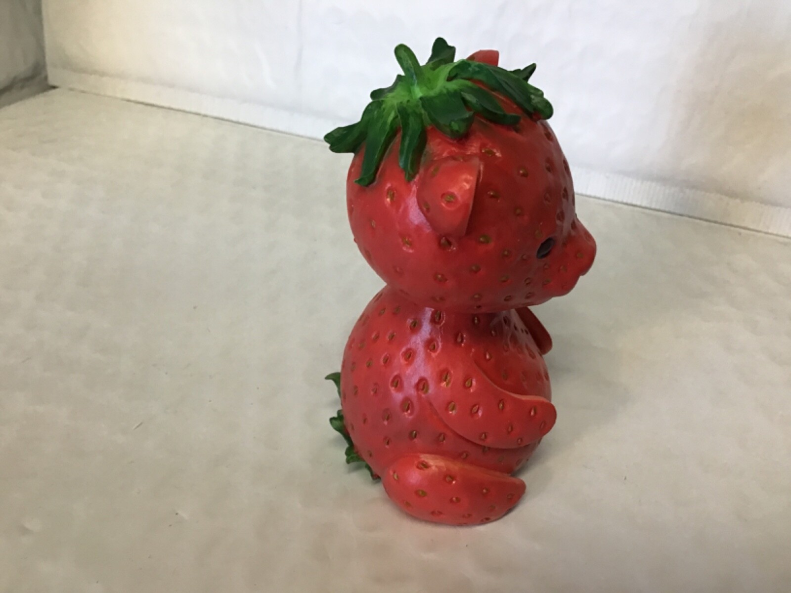 Enesco Home Grown Strawberry Bear Figurine 2010 Retired NIB # 4020991 “RARE”