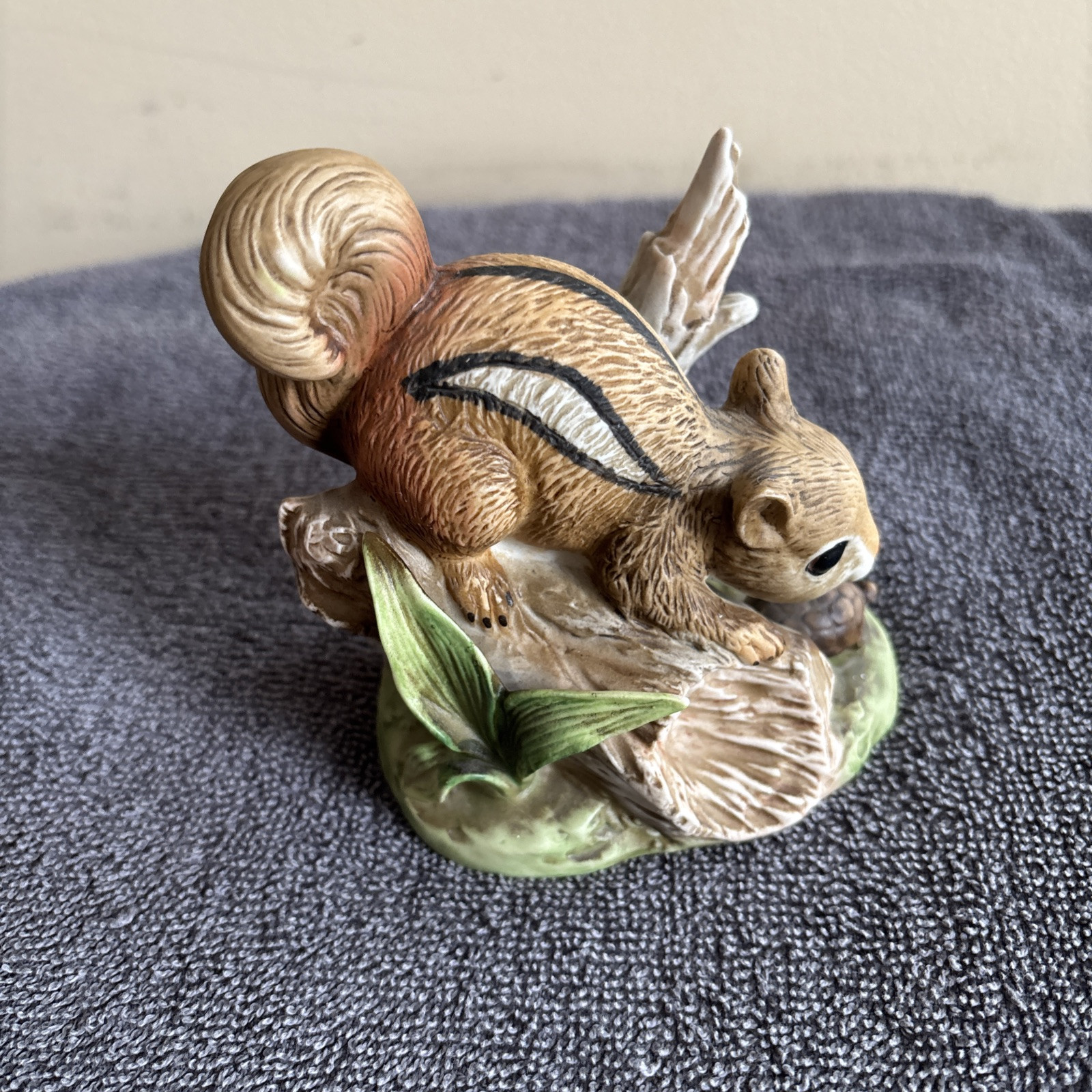 Vintage Homco Masterpiece Collection Chipmunk & Turtle on a Log Figurine # 8882