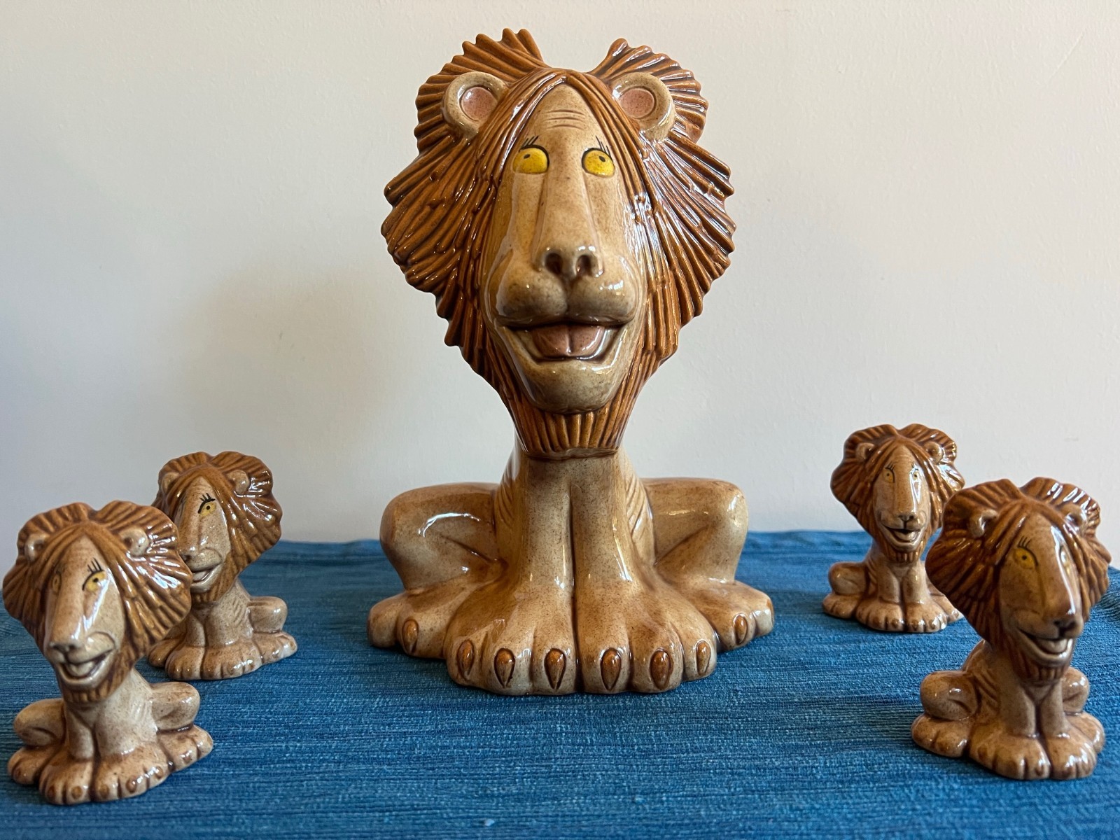 Vintage 1975 Western Publishing “Tawny Scrawny Lion” Ceramic Family Set – 5 pcs