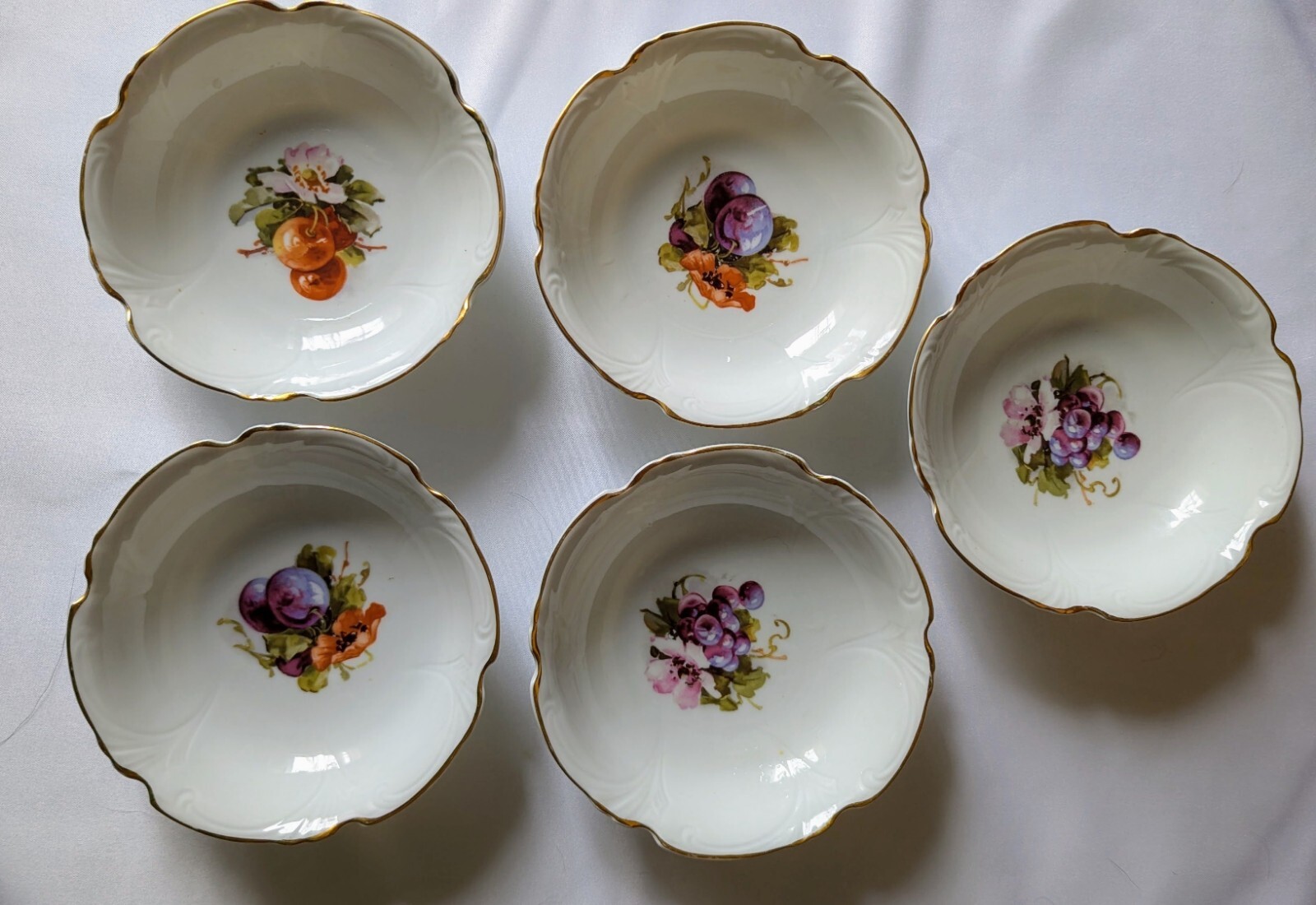 Beautiful RARE Kuznecov Latvia (Kuznecovs Latvija) 5 plates with fruit design