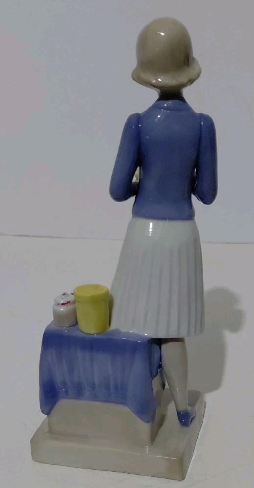 Vintage Suzette Lady Demonstrator Series 1 Tupperware Porcelain Figurine 8.5 IN