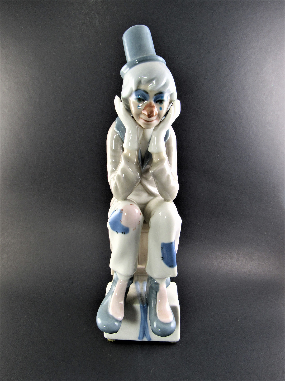 VINTAGE CASADES PORCELAIN CLOWN FIGURINE 10 1/2″ TALL MADE IN SPAIN (LE)