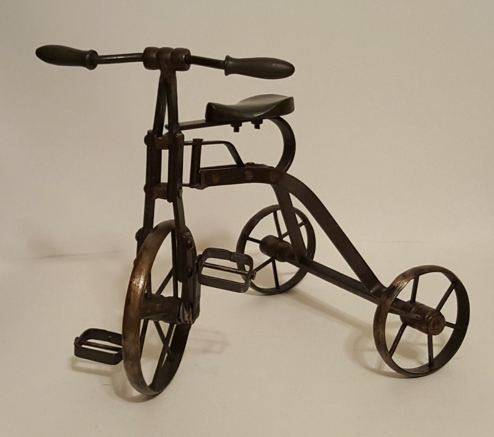 VTG Metal Functional Tricycle Display Collectible Wood Seat & Handles 12Lx9Wx10H