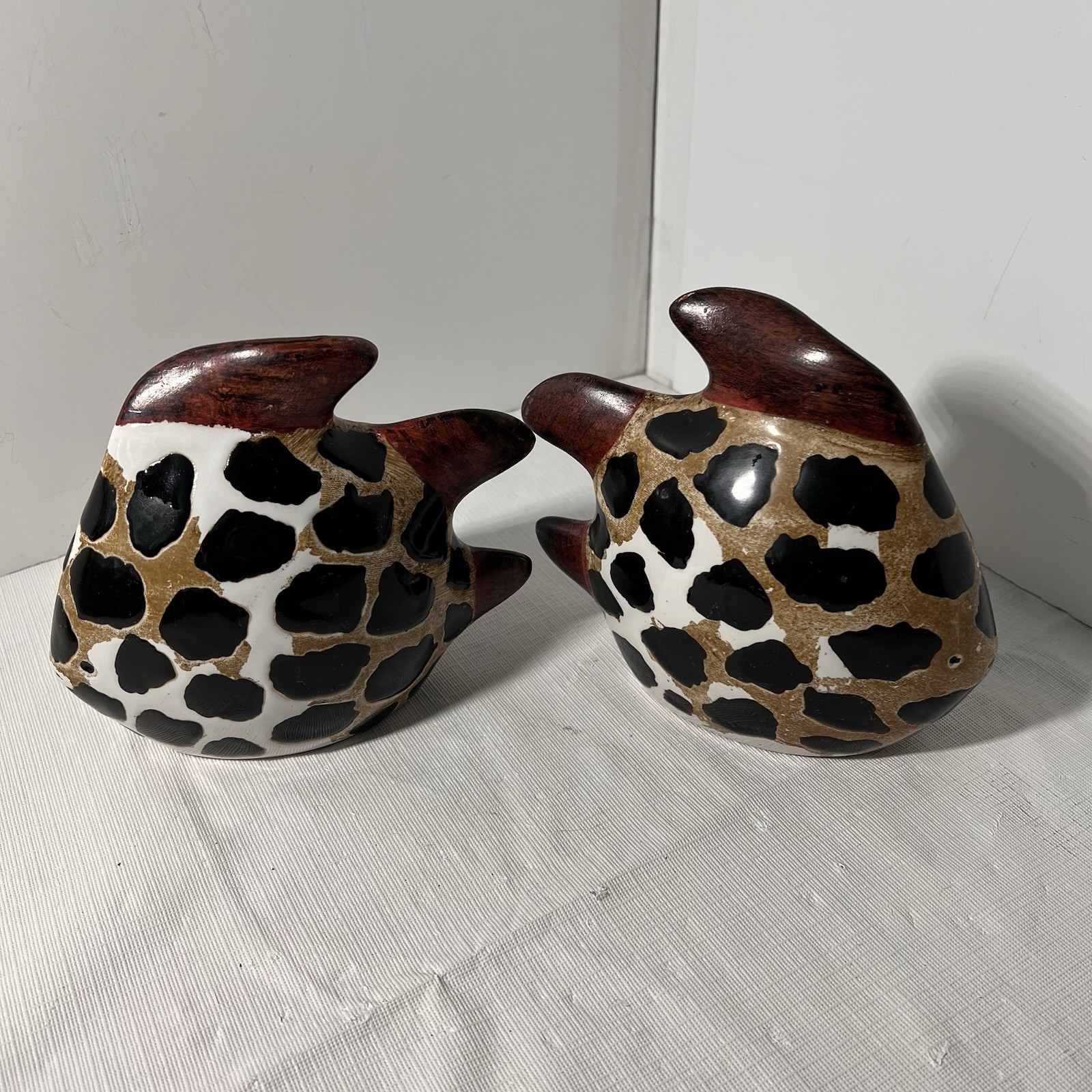 Hand painted ceramic fish Vintage figurines Leopard or giraffe spots Set Of 2