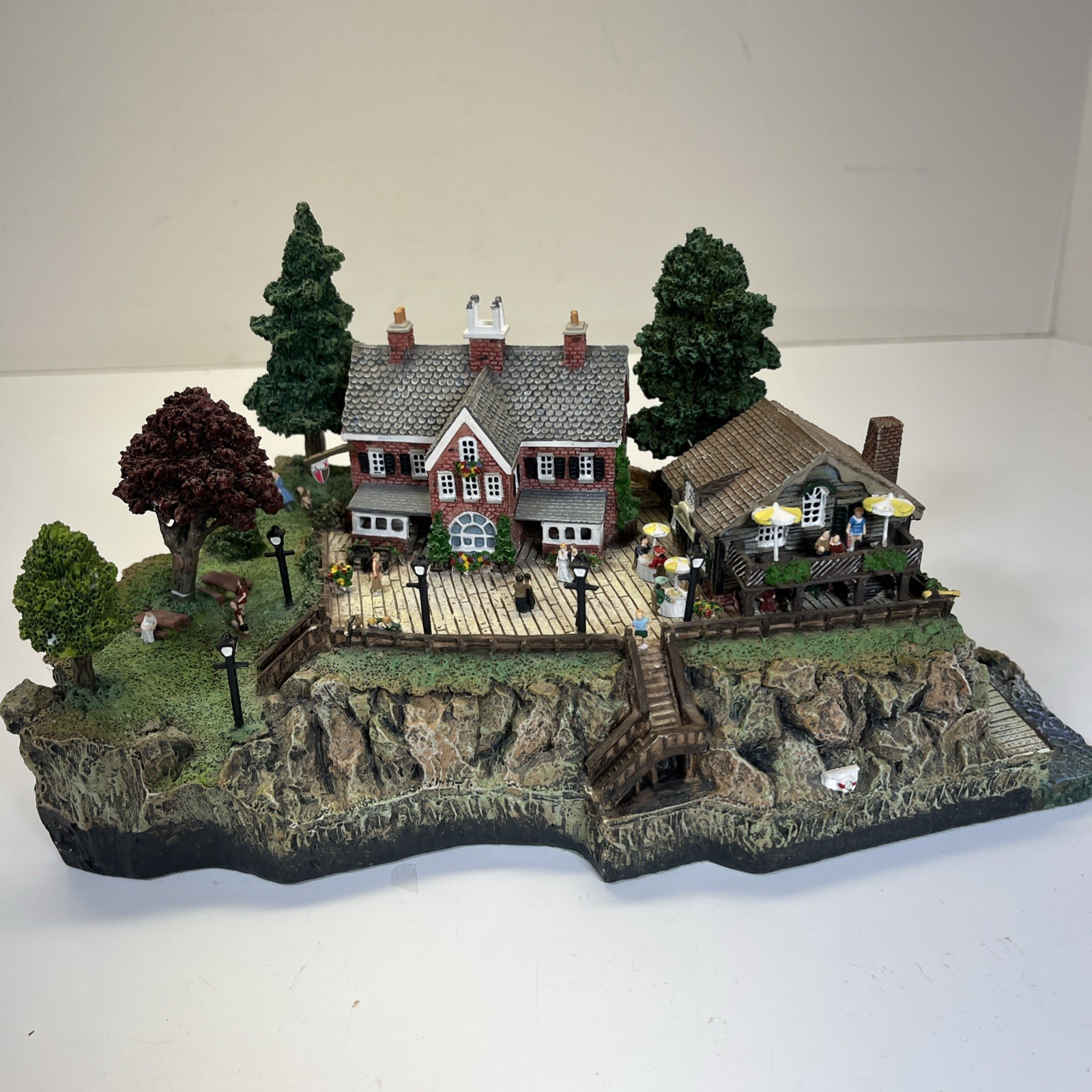 Danbury Mint Fisherman’s Cove Collection Terrace Large Cottage And Court Yard