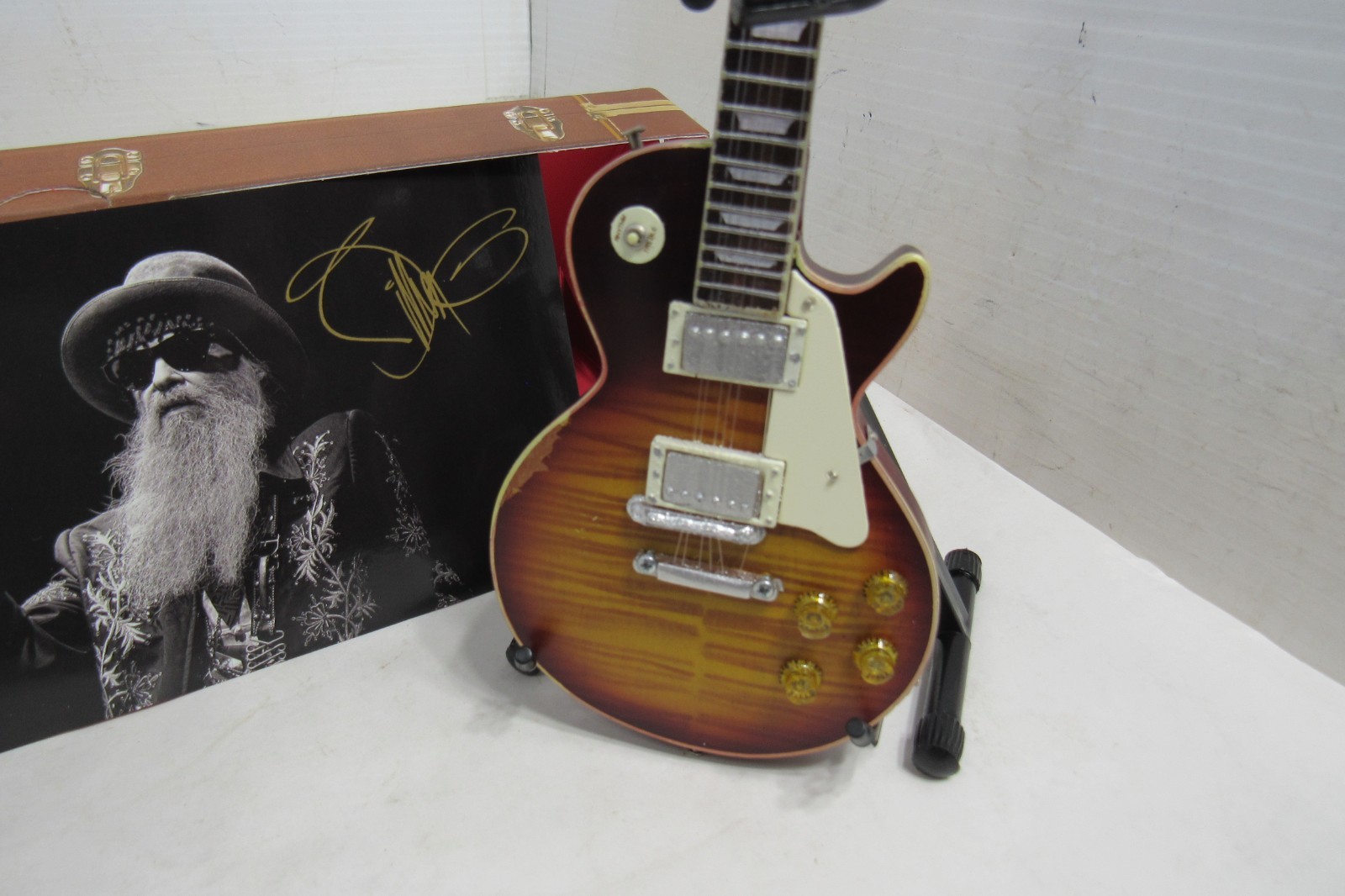 Axe Heaven Gibson Mini Guitar Les Paul Billy Gibbons Pearly Gates Miniature