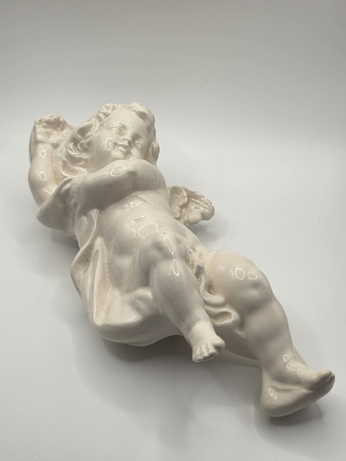 Vintage Ceramic Cherub Angel Figurine Reclining on Scroll Base – Cracks/Read