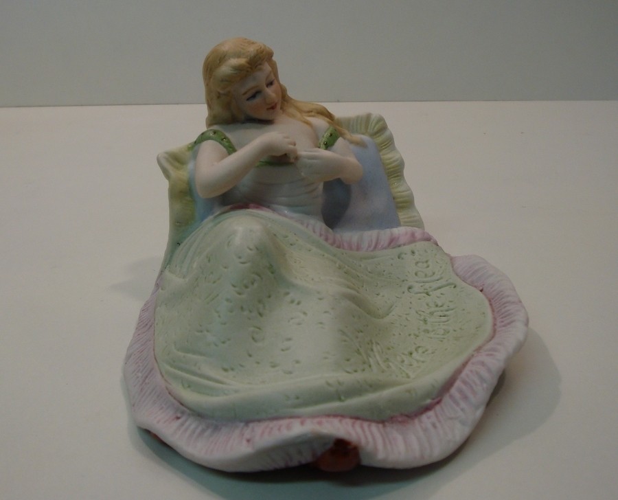 Sexy Art Deco-German Style Art Nouvea Style Pin-up Swimmer Figurine Cup