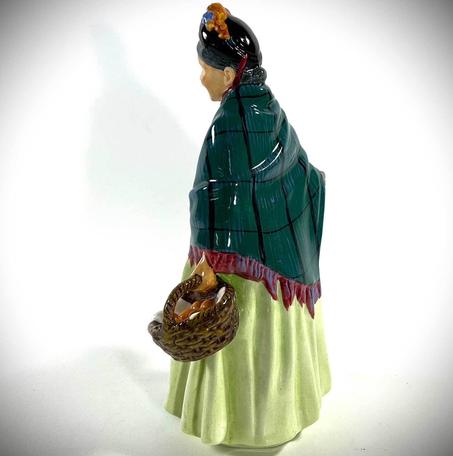 VTG Royal Doulton “The Orange Lady” Figurine HN1953 Leslie Harradine 8.25″ Early