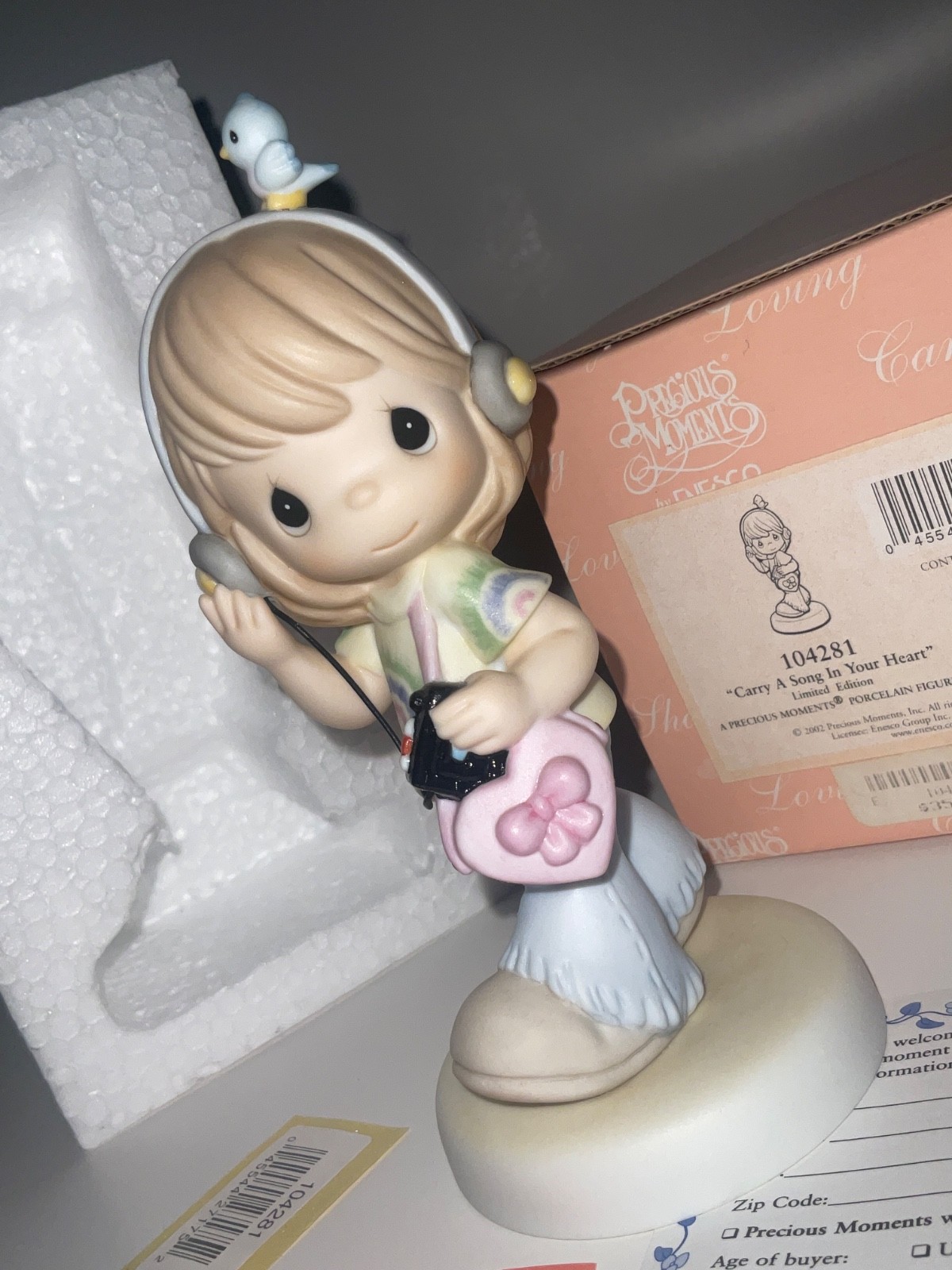 Precious Moments 104281 “Carry A Song In Your Heart” Figurine 2002 W/Box girl