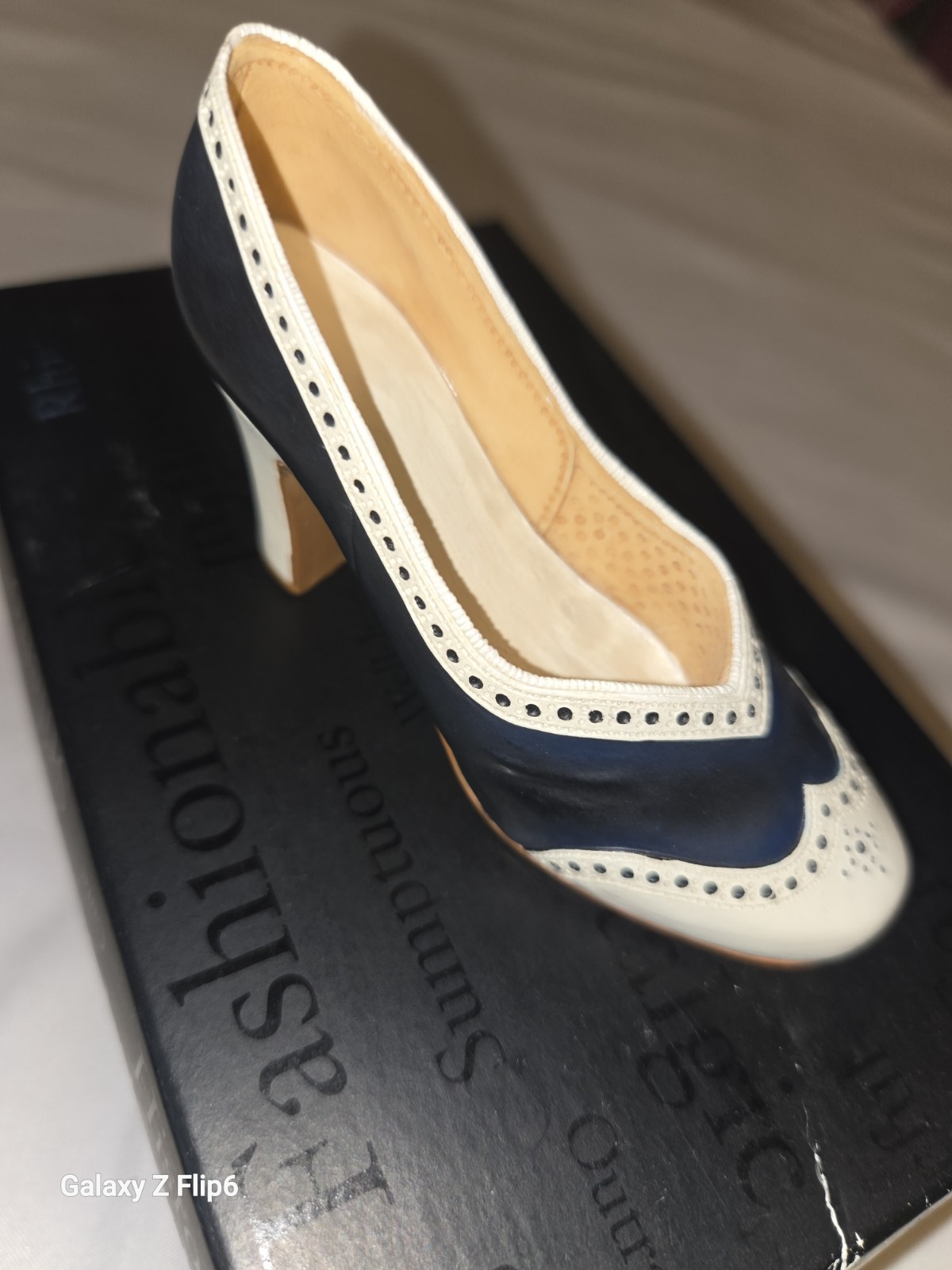 Just the Right Shoe by Raine Spectate This Blue/White/Tan Resin Boxed 2000 25112