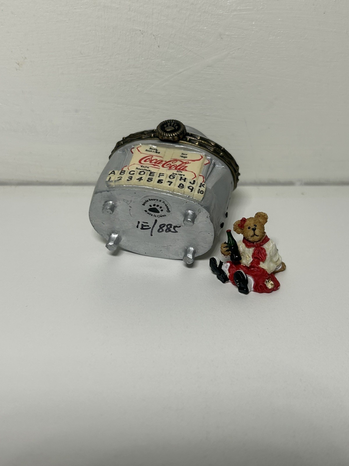 Boyds Bears Coca-Cola Treasure Box “Classic Hits Juke Box w/Peggy Sue” #919987,