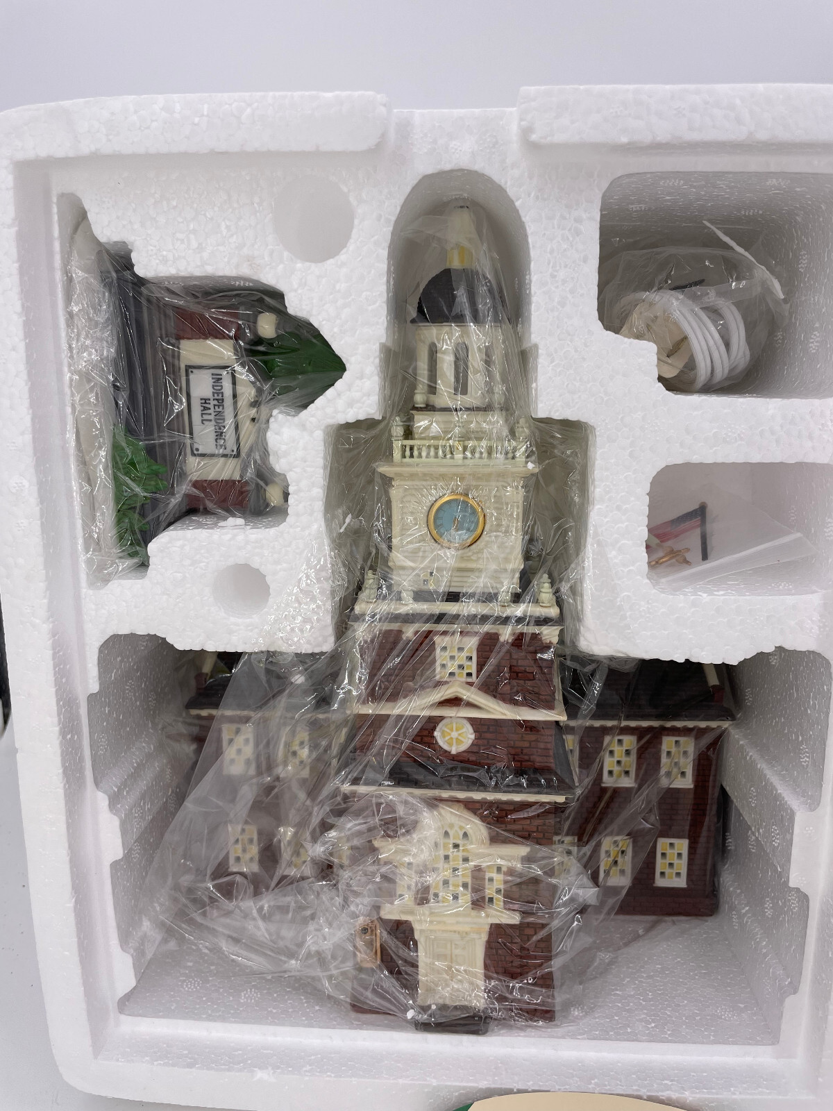 Department 56-Christmas in the City – Independence Hall With Sign – 55500