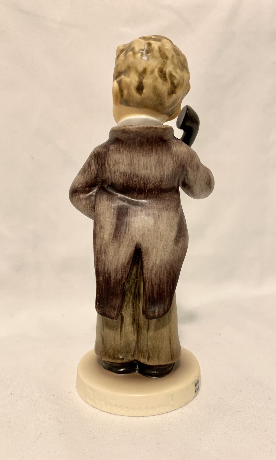 M.I. Hummel HELLO Boy on Phone HUM 124/0 – TMK 7 – Goebel – 5 3/4 Inches