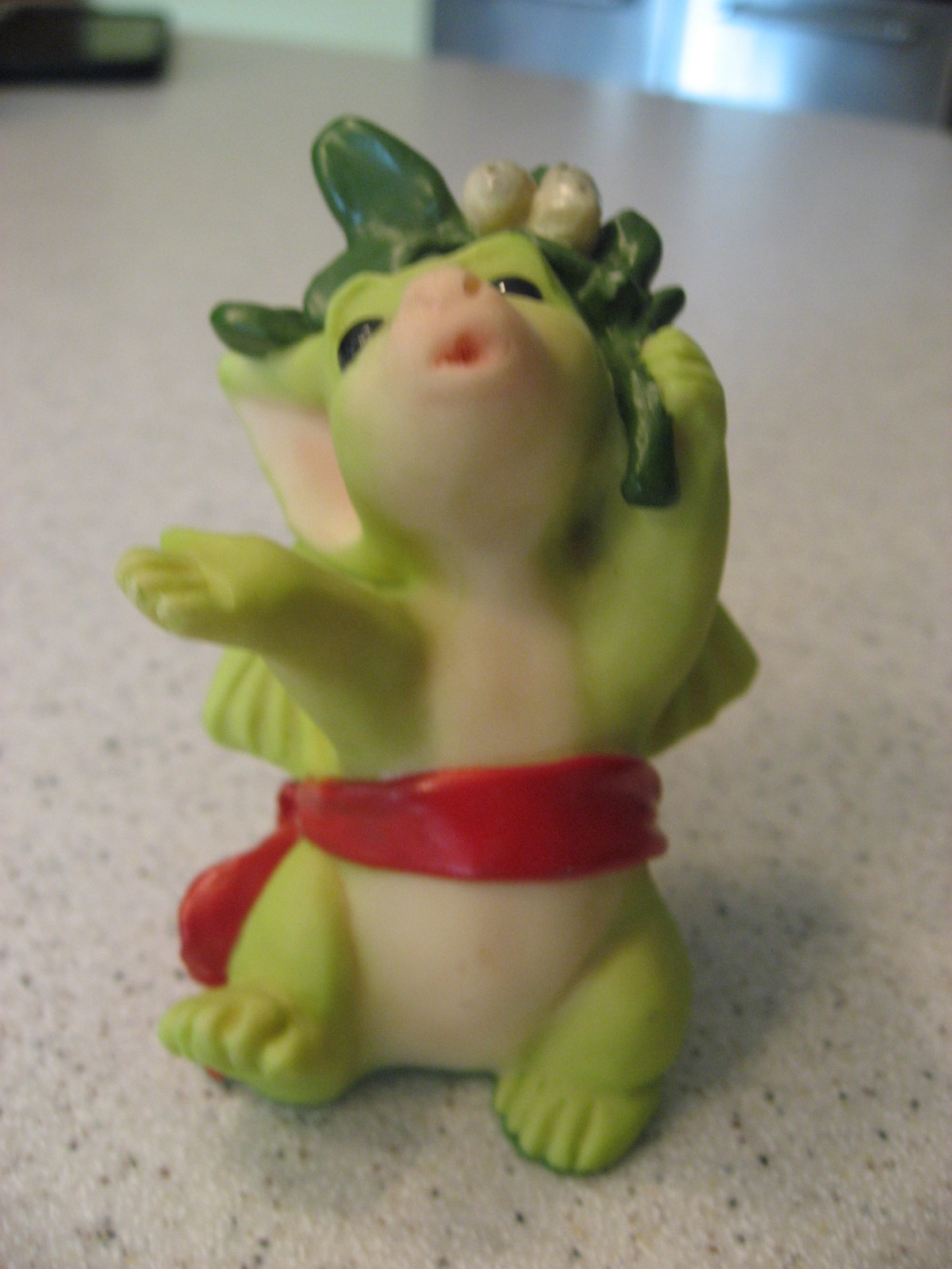 Real Musgrave Pocket Dragons Under the Mistletoe Figurine & Ltd Ornament 2000