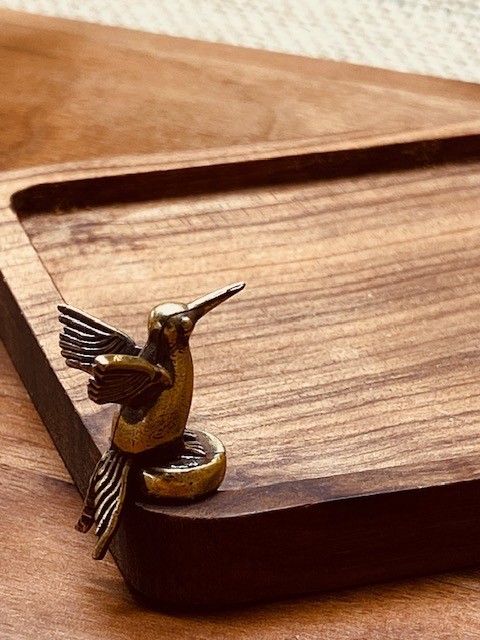 One hummingbird hinge head, door pet figurine