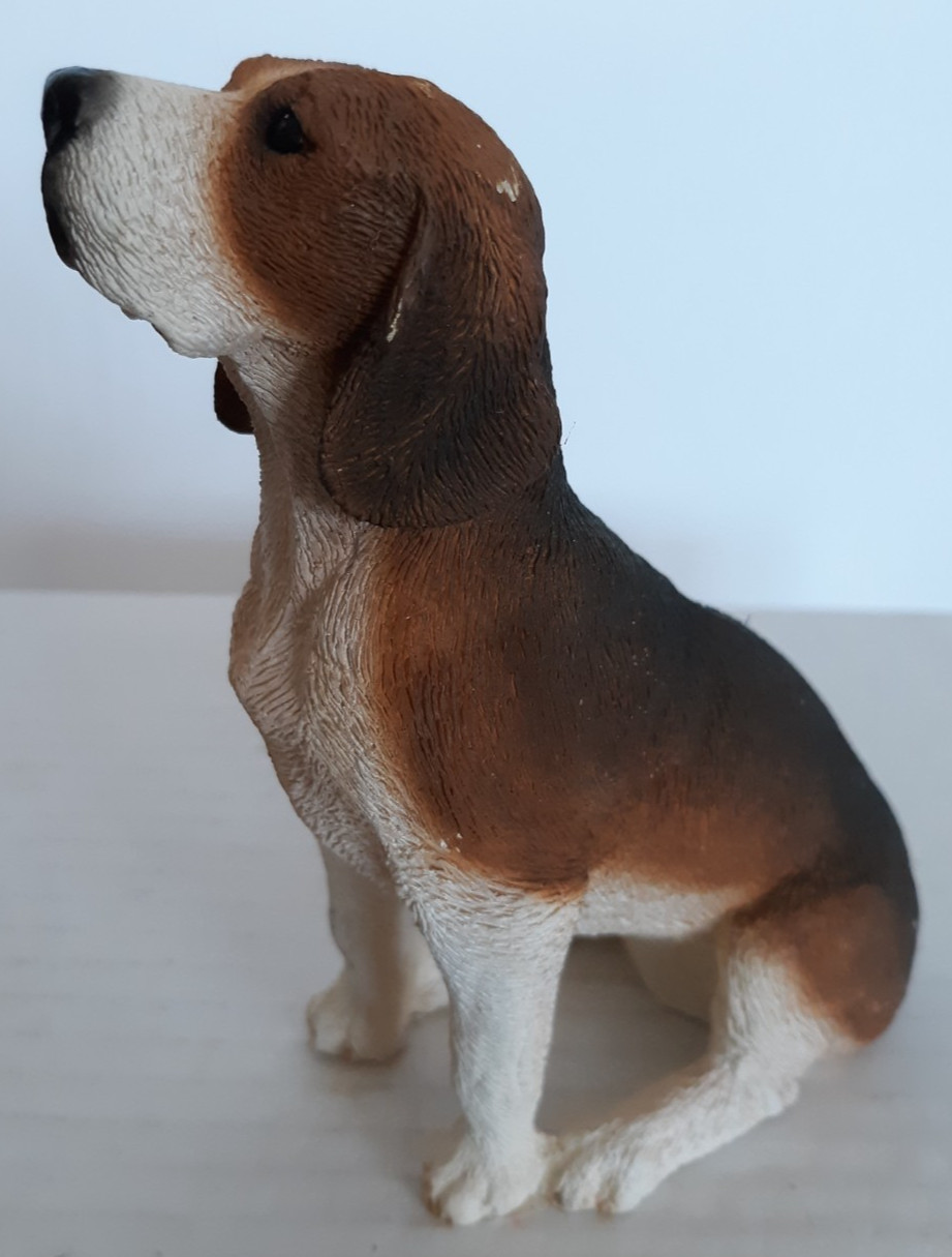 living stone 1994 medium Beagle figurine 4″ tall…free shipping